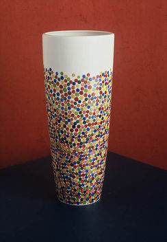 Váza 2004 barevná malba na glazuru na porcelán výška 34 cm