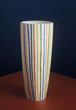 Váza 2004 barevná malba na glazuru na porcelán výška 34 cm