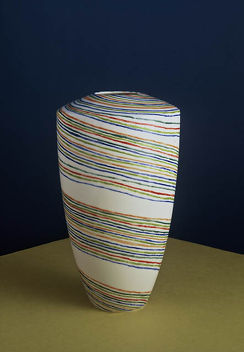 Váza 2004 barevná malba na glazuru na porcelán   výška 30 cm