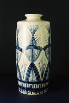 Váza 1995 malba kobaltem pod glazuru na porcelánu výška 55 cm